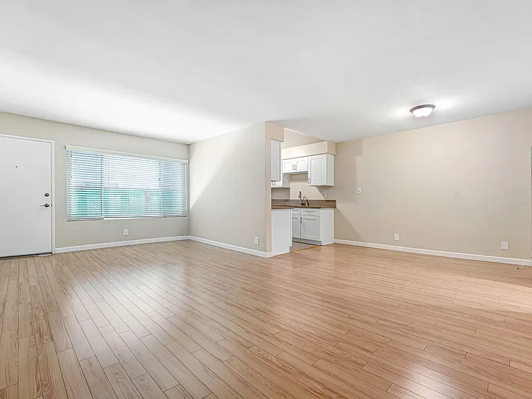 1314 Euclid St. in Santa Monica - near Wilshire Blvd. — Photo 6