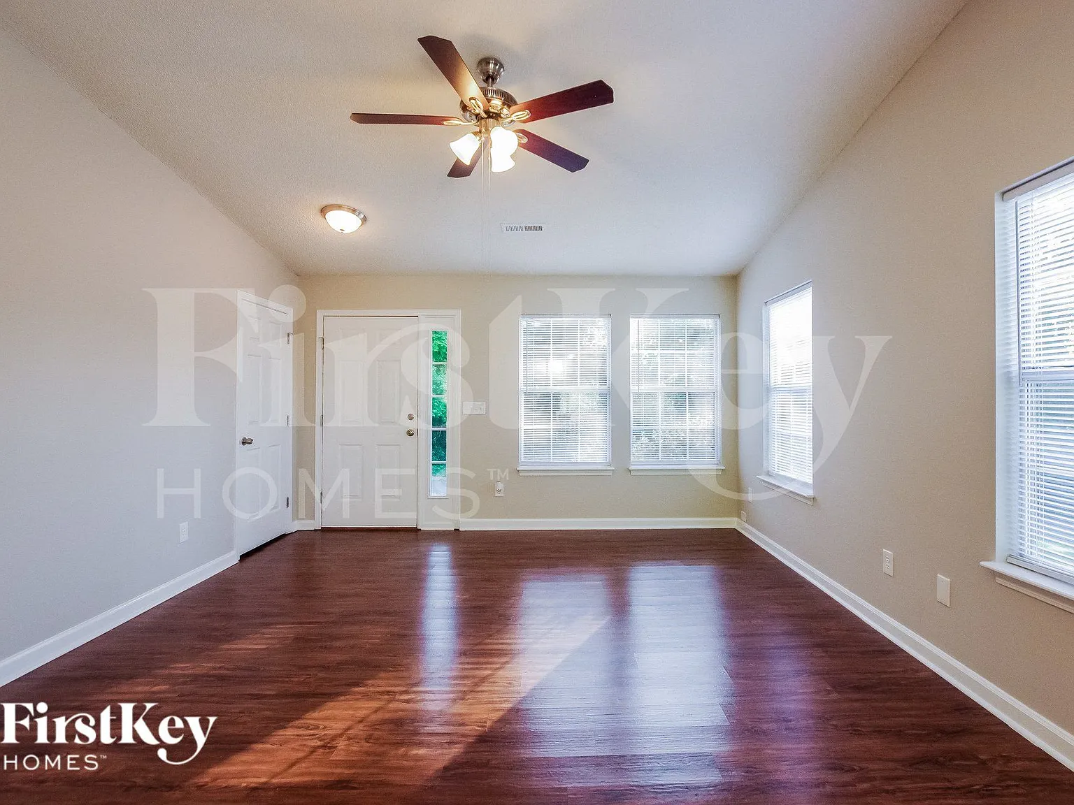 3 bed, 2.0 bath, 1272 sqft, $1,860 — Photo 3