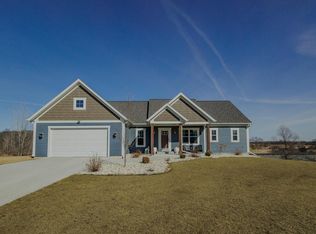 W226N4374 Duplainville Rd, Pewaukee, WI 53072