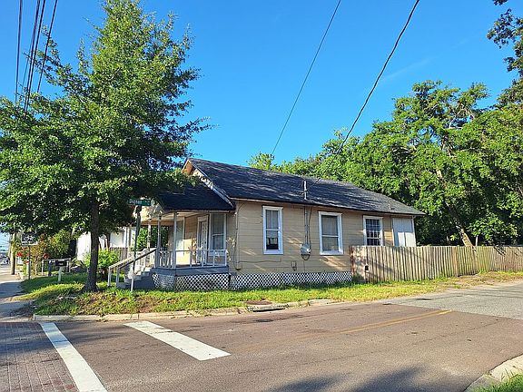 Corner lot 