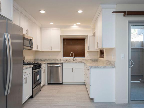 4th image of 954 Agate St APT C