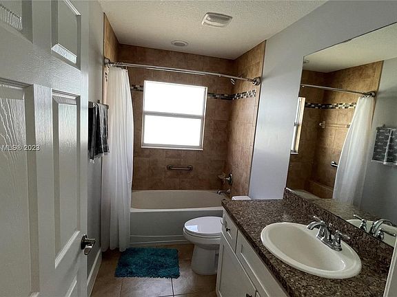4th image of 14282 SW Sandy Oaks Loop
