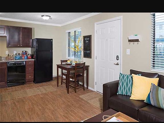 4th image of 1110 E 10th St #000