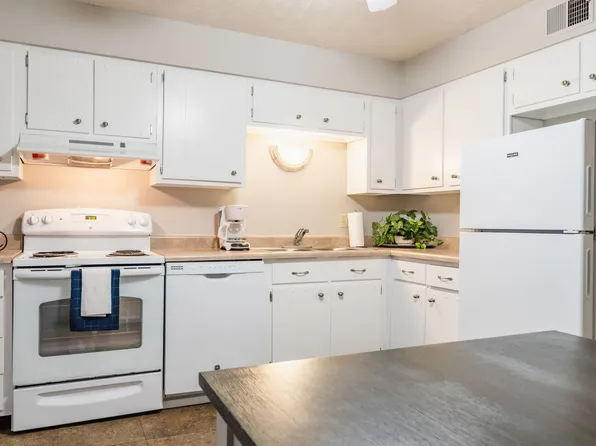 The Colonial Apartments