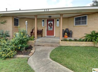 512 S Ave E, Shiner, TX 77984