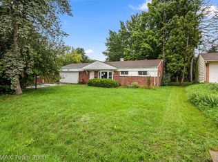 90 Lorberta Ln, Waterford, MI 48328