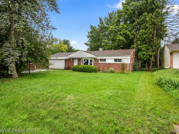 90 Lorberta Ln, Waterford, MI 48328