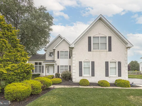 1465 Fox Hollow Dr, Yardley, PA 19067