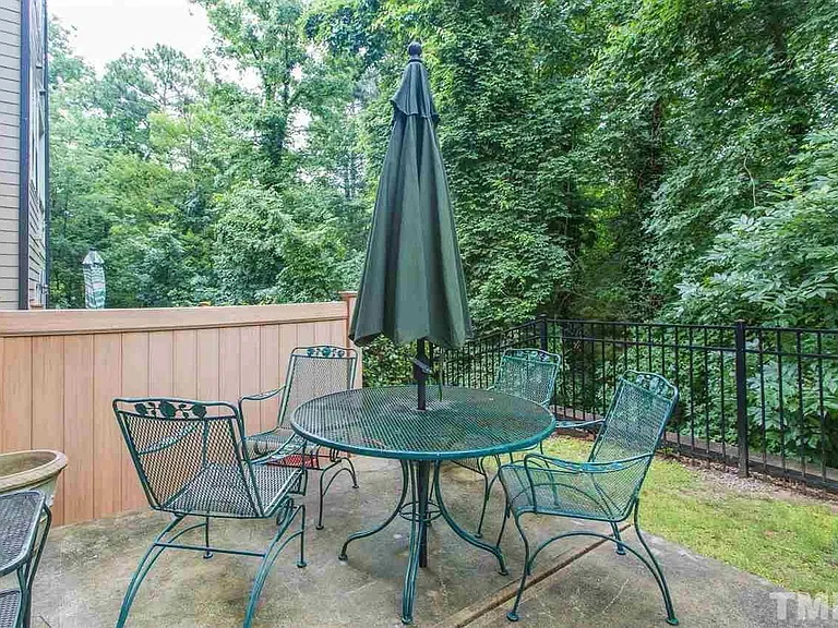 225 Penley Cir — Photo 15