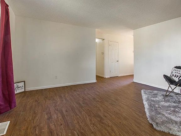 5th image of 2433 SE 51st St