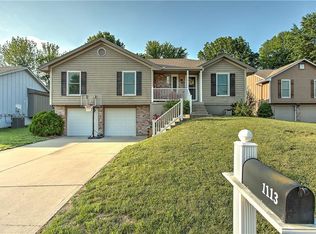 1113 SW Brook Ct, Blue Springs, MO 64015