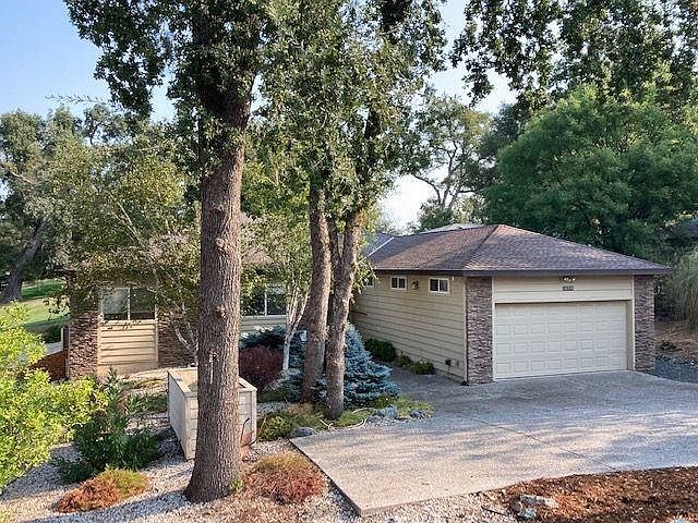 1st image of 18716 Lake Forest Dr