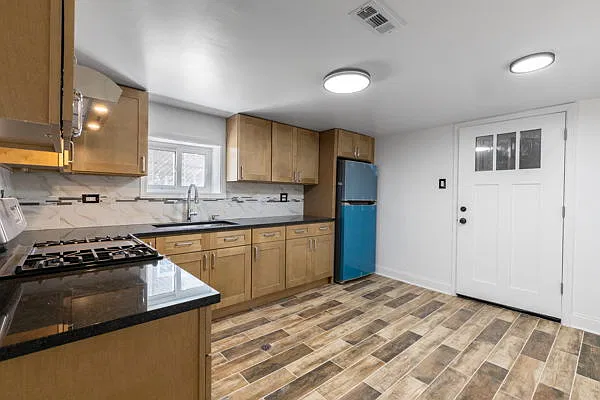 2 bed, 900 sqft, $1,550 — Photo 2