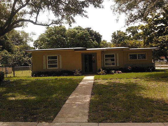 2nd image of 700 NE 140th St