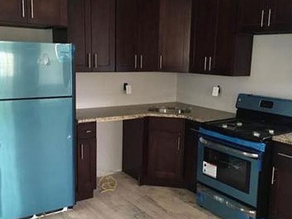 2nd image of 2557L Pearsall Ave