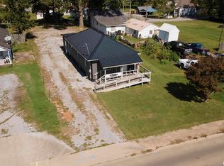 1214 E Sloan St, Harrisburg, IL 62946