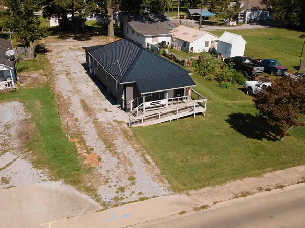 1214 E Sloan St, Harrisburg, IL 62946