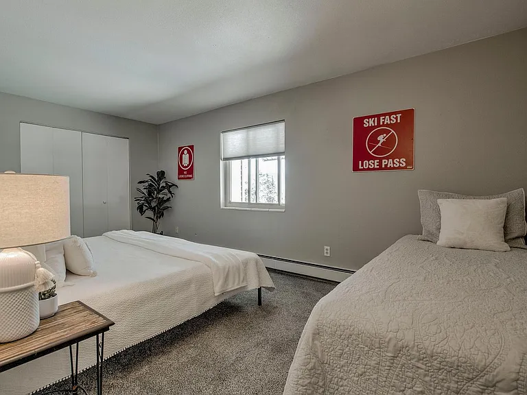 370 E La Bonte St #B — Photo 15