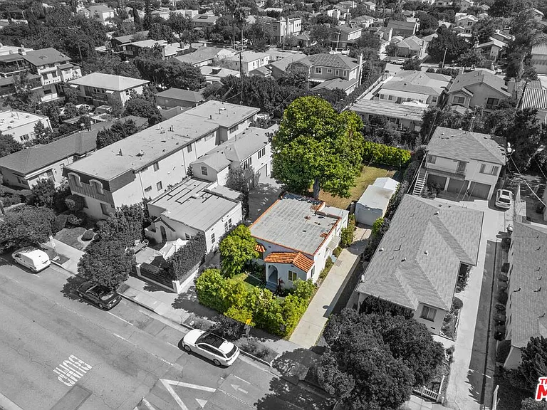 2605 28th St — Photo 3