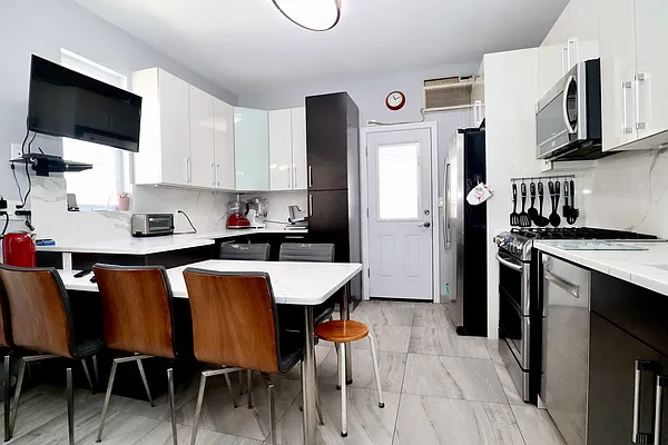 Sold by Remax Edge | media 14