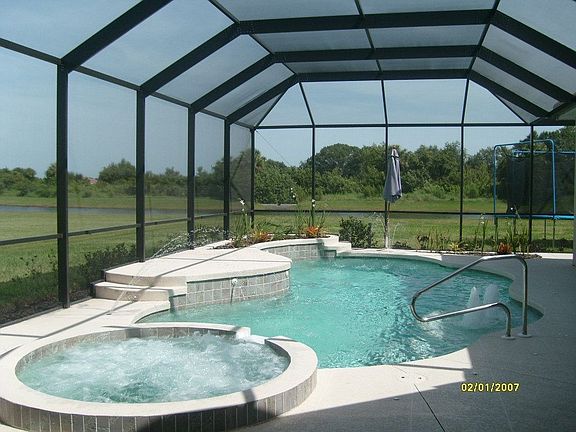 Pool/Jacuzzi with mini waterpark