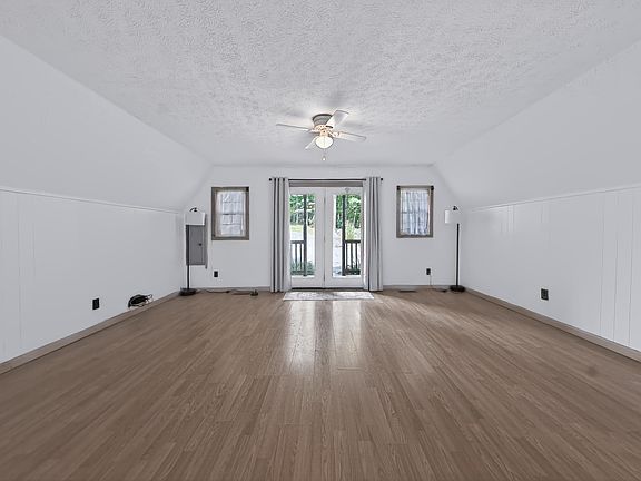 5th image of 99 Phyllis Ln