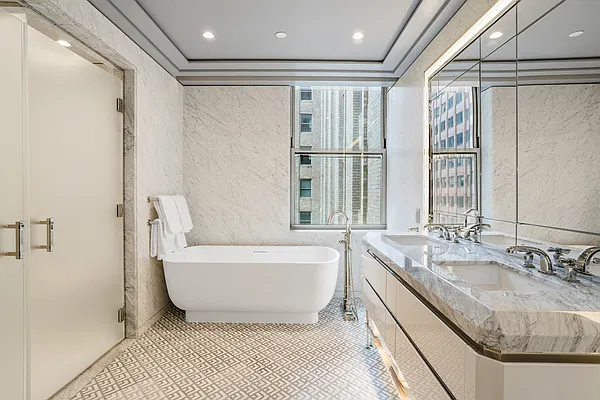 Bathroom, photo 1