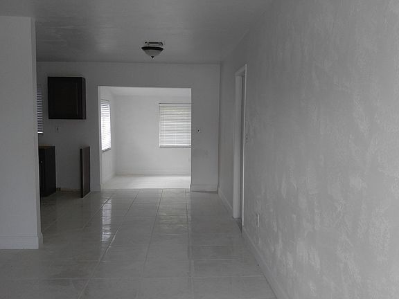 5th image of 525 NW 30th Ter
