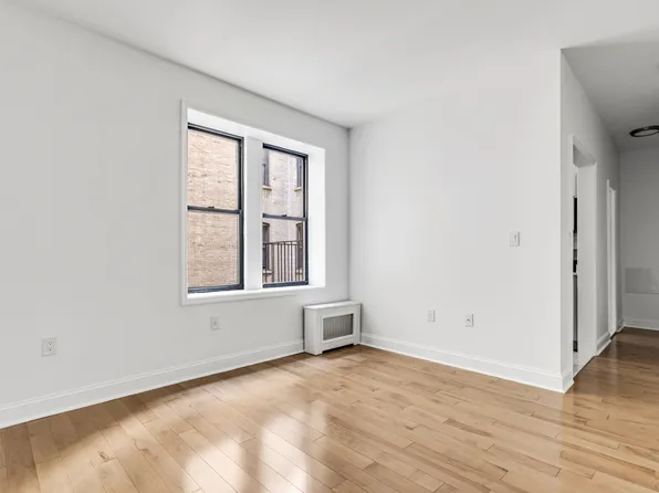 385 Ft Washington Avenue image 2 of 8