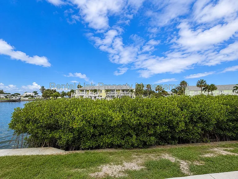 4728 Beach Dr SE #B — Photo 18