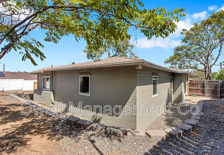 9105 Rosedale Dr — Photo 25