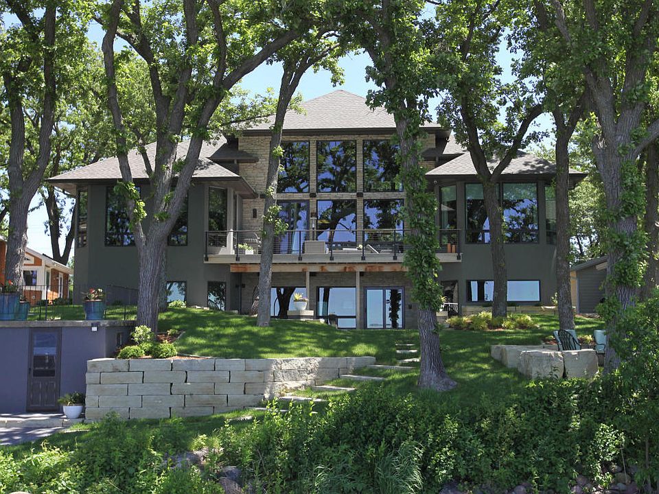 1st image of 15791 Lakeshore Dr