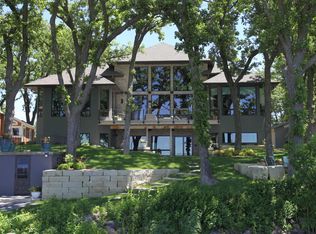 15791 Lakeshore Dr, Spirit Lake, IA 51360
