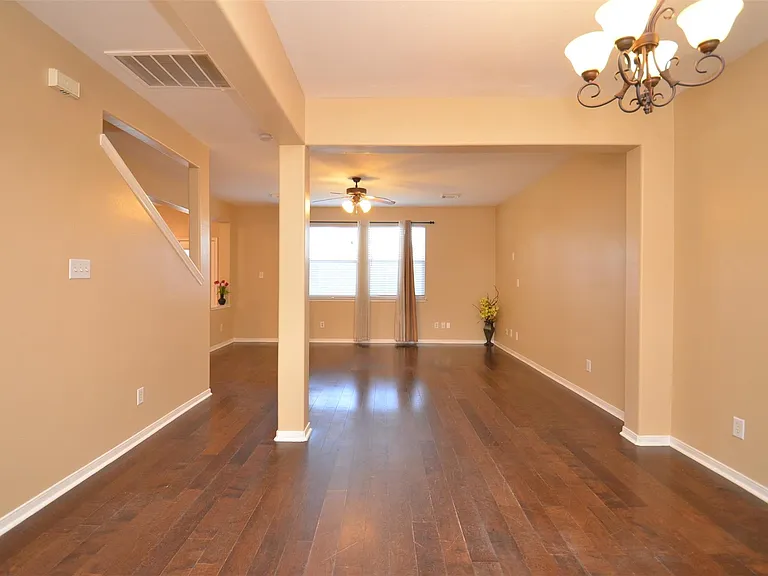 2911 Meadowglen Cv — Photo 21