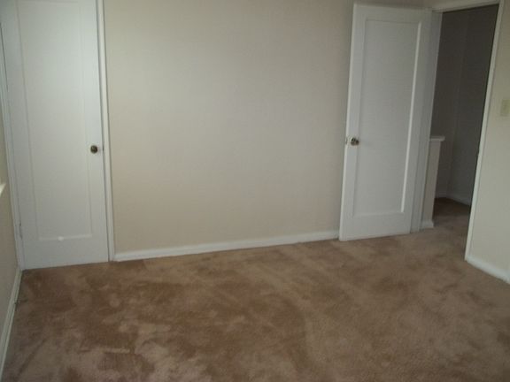 5th image of 376 Hackett Blvd #C