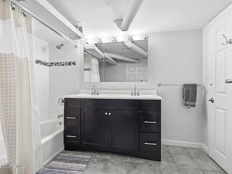 970 Van Court Ave — Photo 36