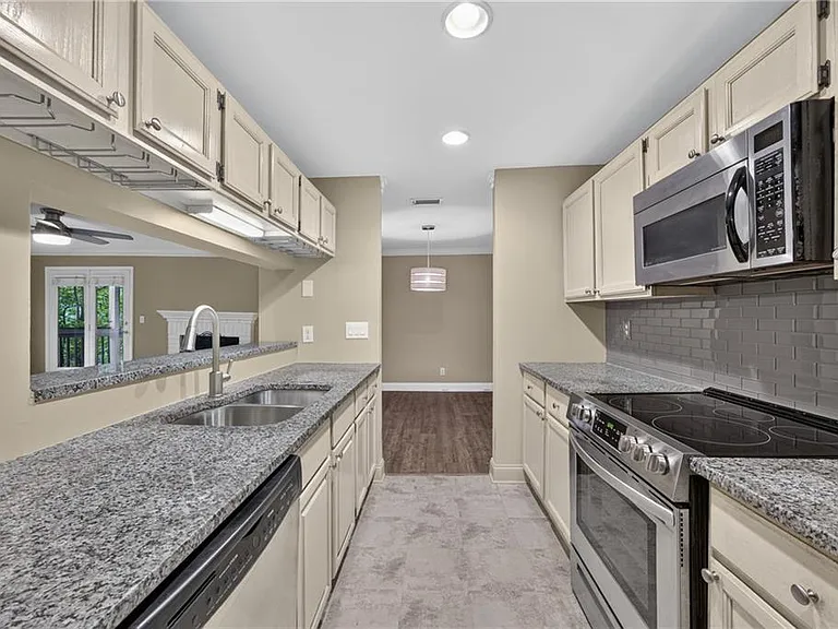 123 Warm Springs Cir — Photo 17