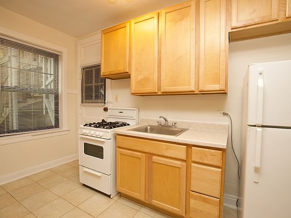 2nd image of 1714 W Albion Ave APT 2A