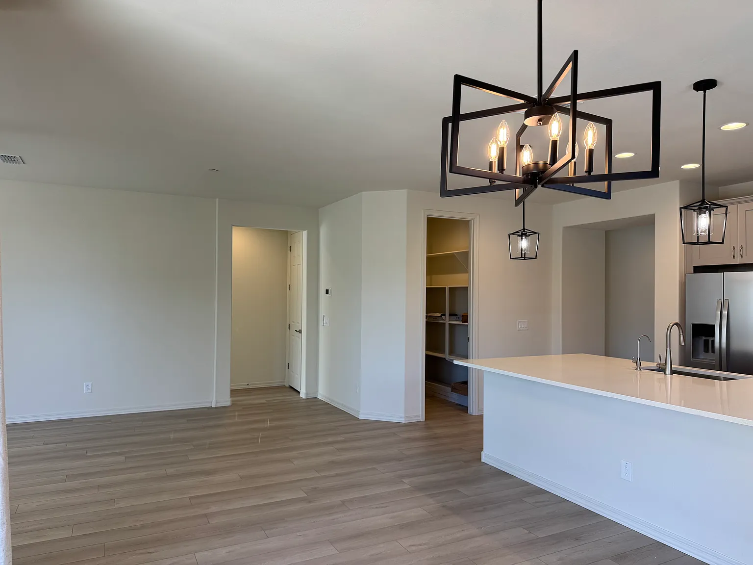 4 bed, 2249 sqft, $2,650 — Photo 4