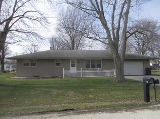 202 Ruby St, Villa Grove, IL 61956