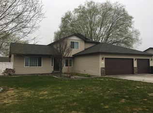 8212 Snoqualmie Dr, Pasco, WA 99301