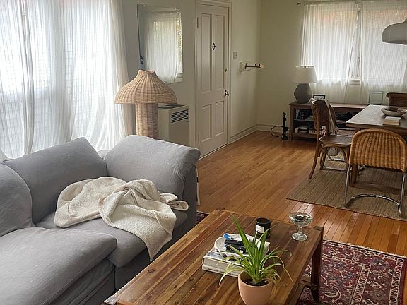 4th image of 4215 1/2 Mildred Ave