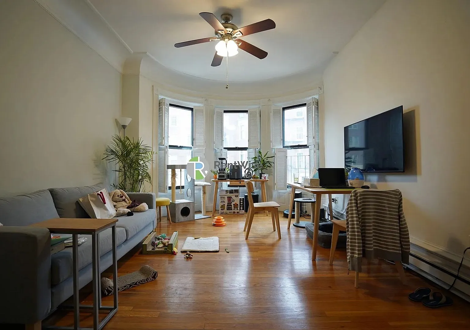 No Brokers Fee, No Security Deposit Unit in Back Bay. — Photo 2