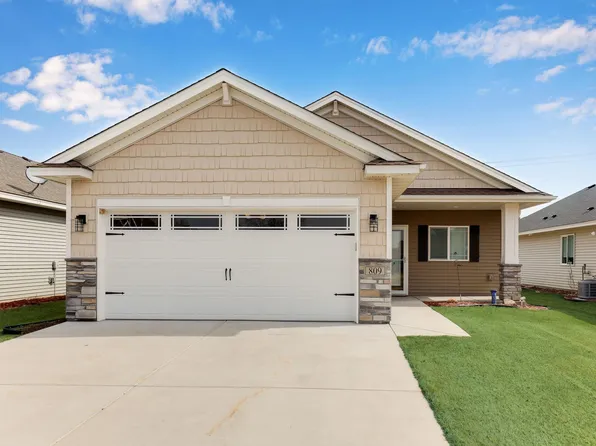 809 Golden Way NW, Isanti, MN 55040