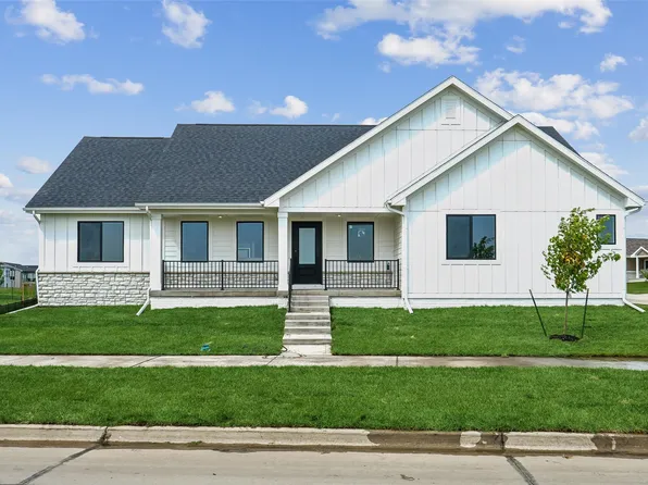 4324 Westgate Pkwy, Clive, IA 50325