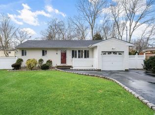 62 Breeze Ave, Ronkonkoma, NY 11779