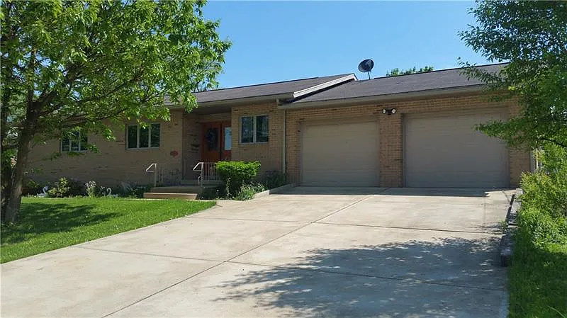 172 Hilltop Dr photo 1