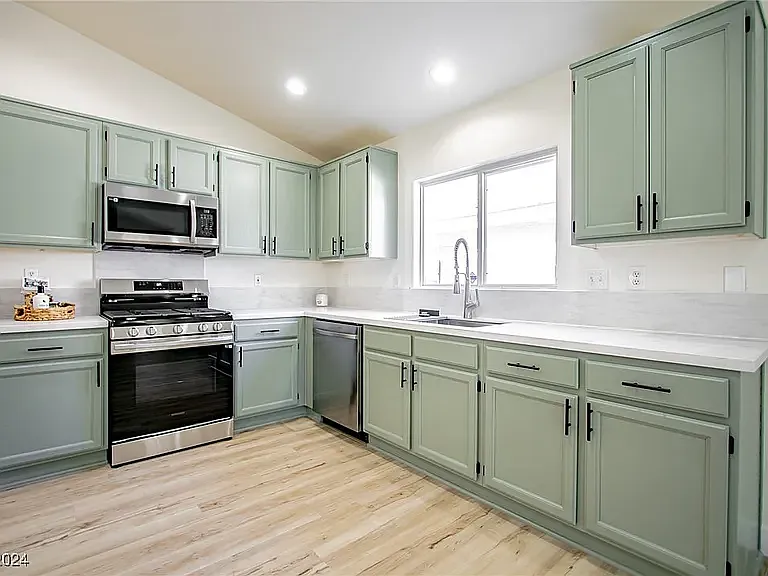 5554 Merriweather Dr — Photo 17