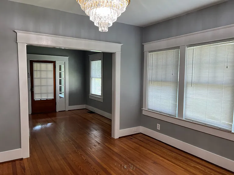 2321 Hawthorne Ave — Photo 4