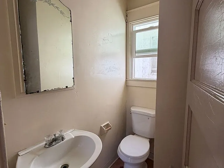 41 S San Joaquin St — Photo 6